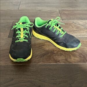 Merrell Kids AltaLight Low Hiking Shoes, Black Green and Yellow Sneaker